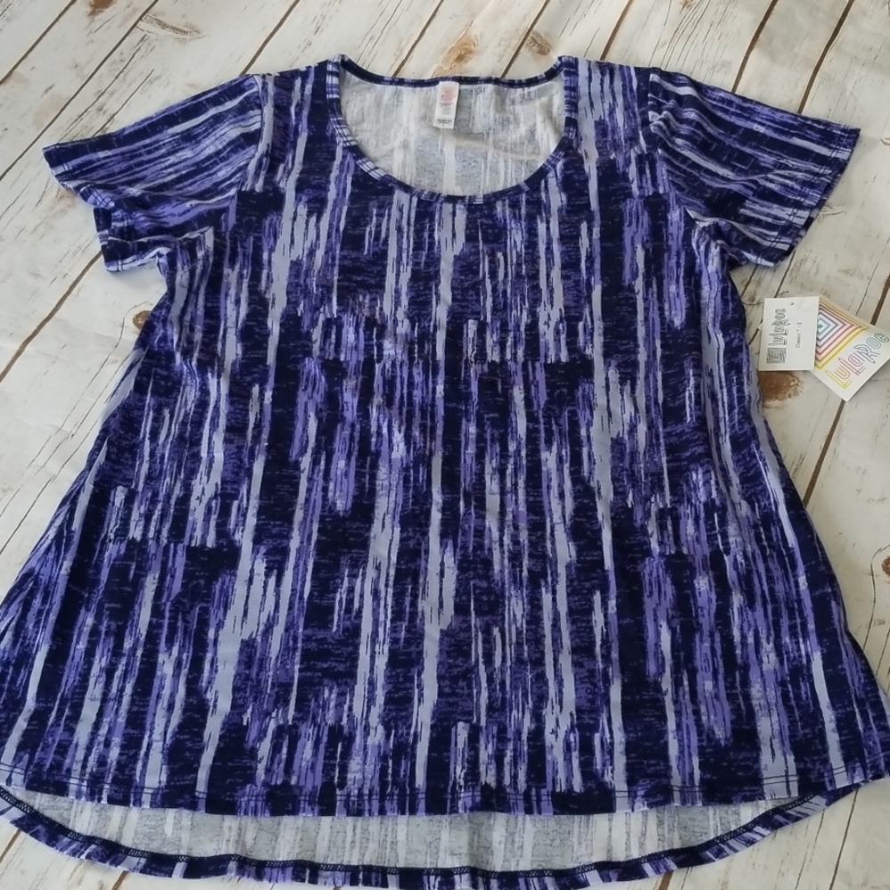 Lularoe classic tee. Size small NWT